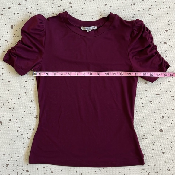 💘 HAUTE MONDE - MAROON ROUCHE SLEEVE TOP - Picture 3 of 5